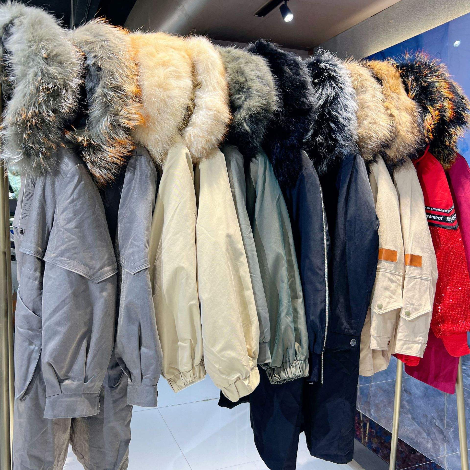 專柜羽絨服尾貨批發(fā)一線品牌商場撤柜女裝折扣走份貨源實體直播